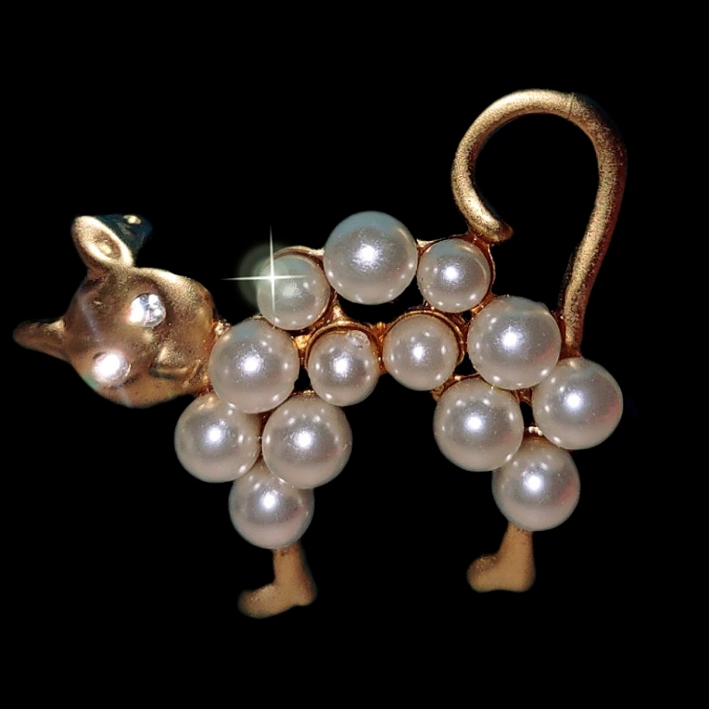 Vintage Scaredy Cat Gold Plated & Pearl Bead Sparkling Brooch